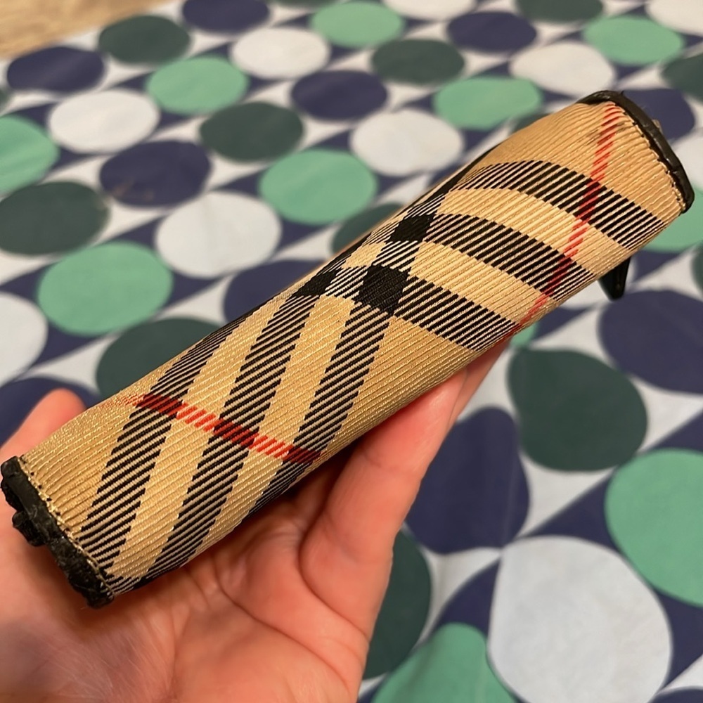 Burberry Beige and Black Plaid Zippy Wallet - Picture 3 of 12